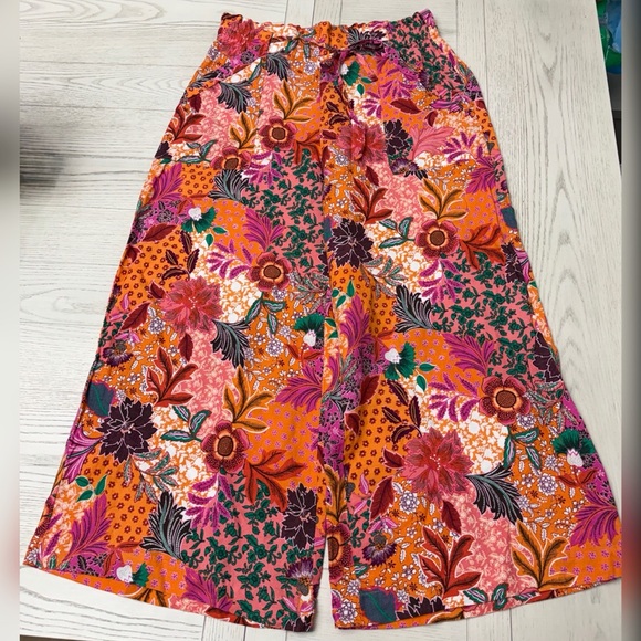 NWT Loft Wide Leg Crop Floral Pants 🍊 - Picture 2 of 3